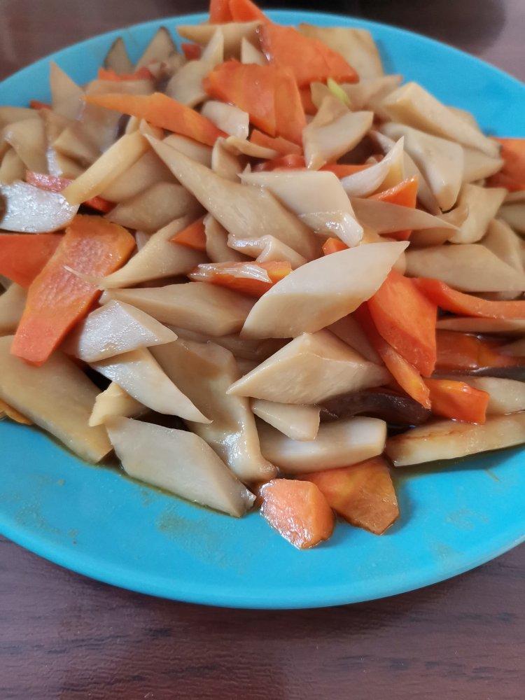厨房小小仙子做的胡萝卜炒杏鲍菇