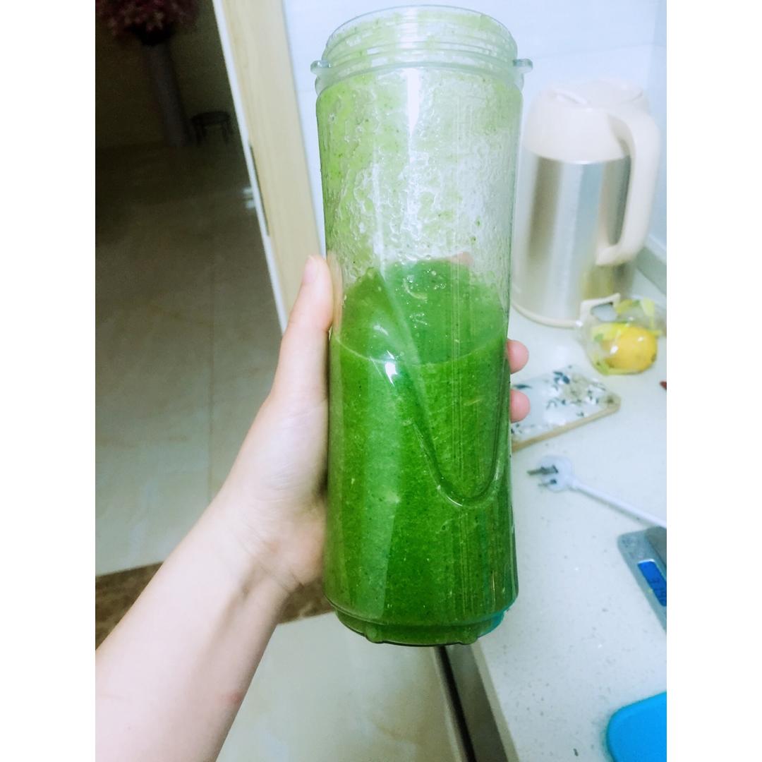 自制hey juice排毒果蔬汁。