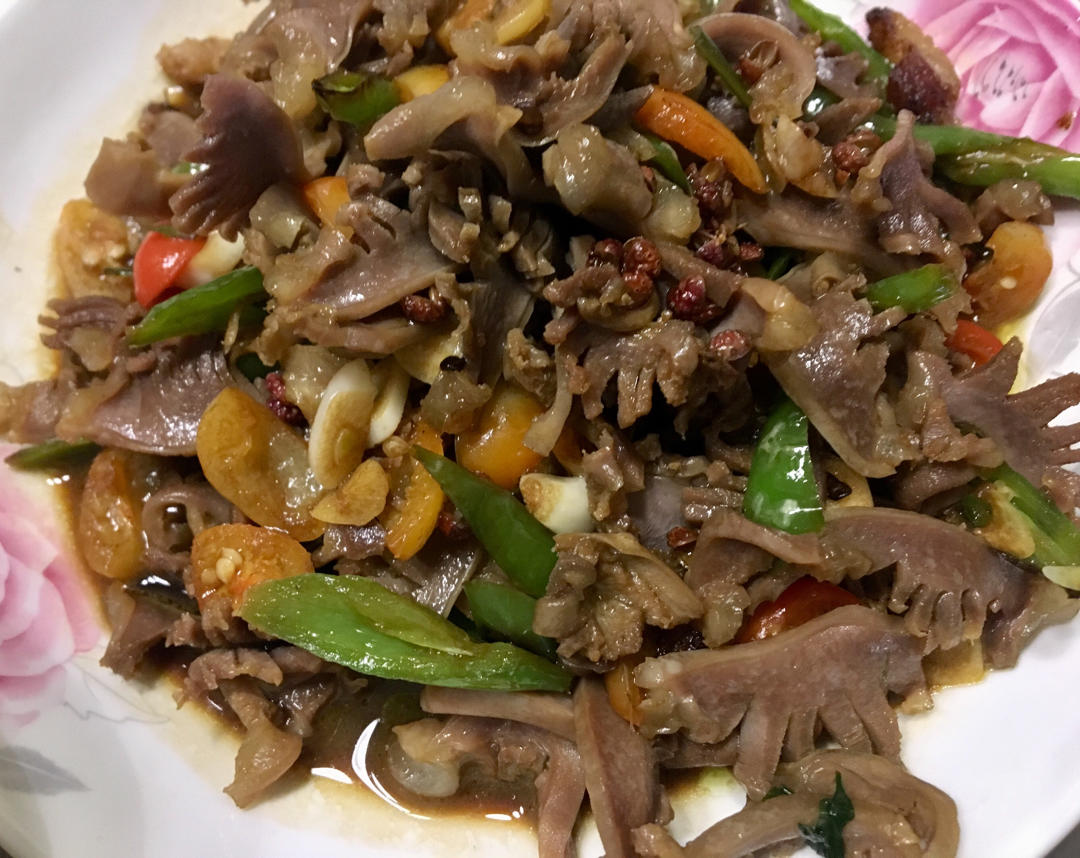 厨师长教你：农家菜“青椒炒鸭胗”的做法，看得口水直流