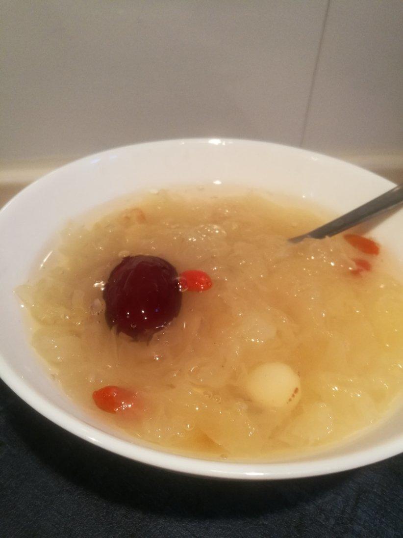 丑耳莲子红枣美颜羹