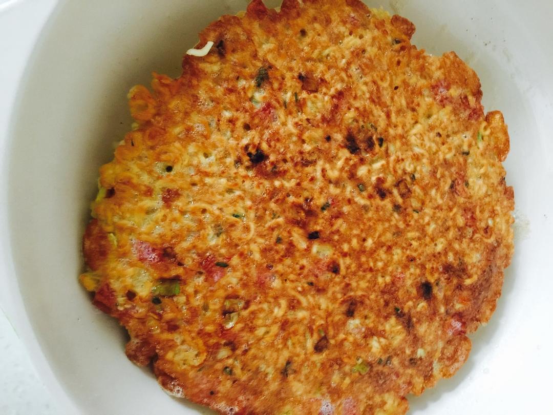 煎蛋肉肠方便面