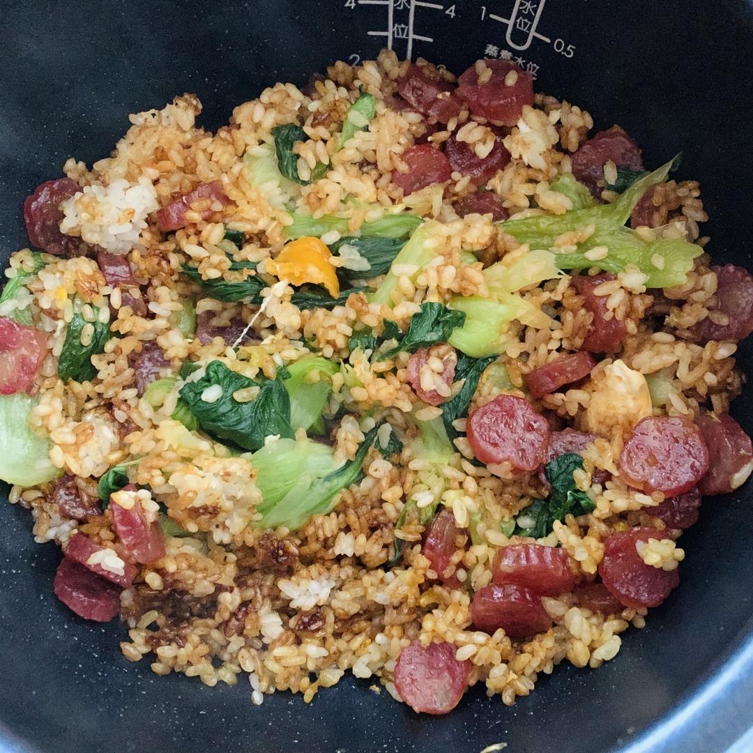 广式腊味煲仔饭（腊肠电饭锅版）