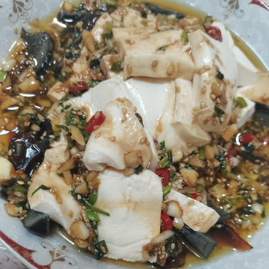 皮蛋拌豆腐