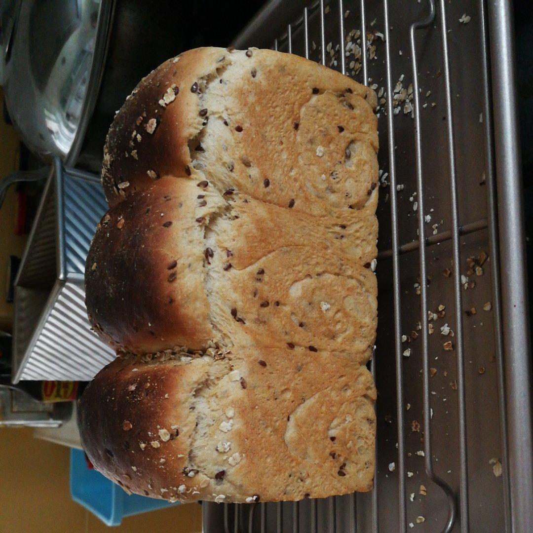 全麦亚麻籽吐司