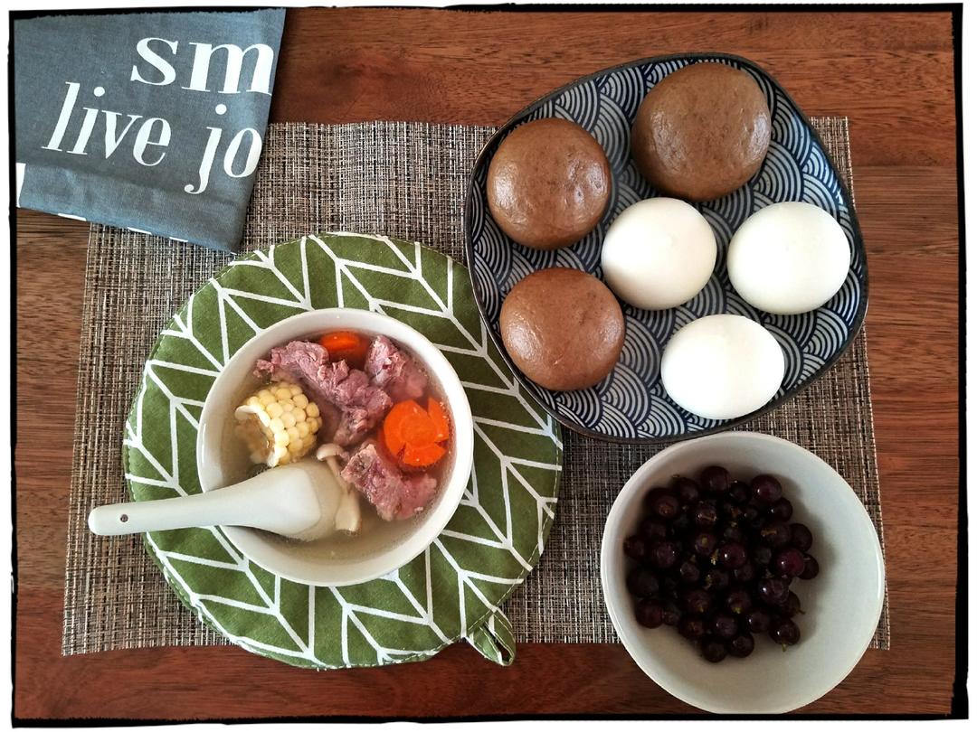 胡萝卜玉米排骨汤