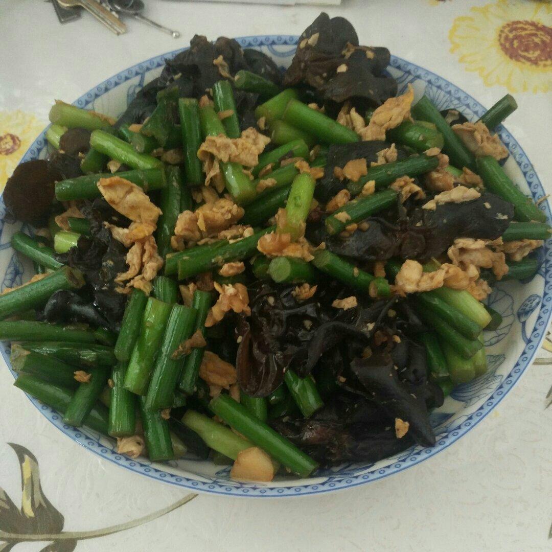 蒜薹木耳炒鸡蛋