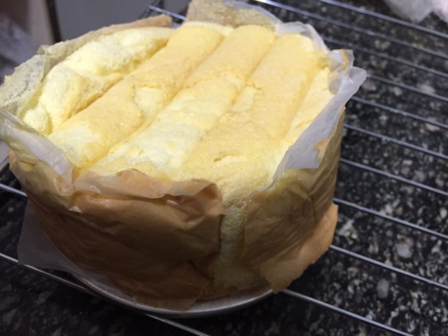 超简单完美戚风蛋糕（6寸2蛋）附打发、翻拌、脱模视频