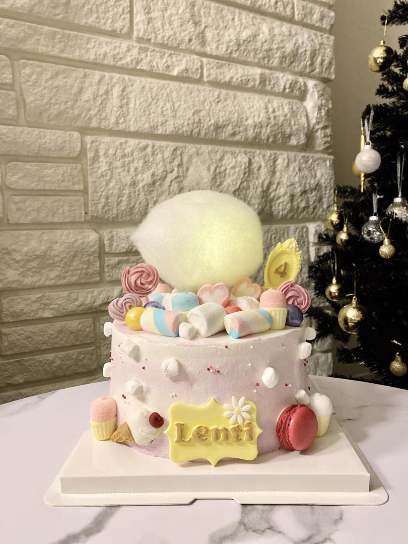 tarotaroo做的草莓棉花糖生日蛋糕