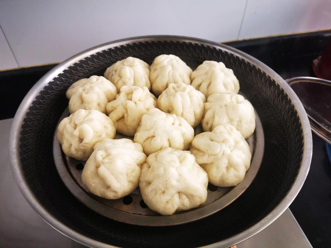 香菇鸡腿酱肉包