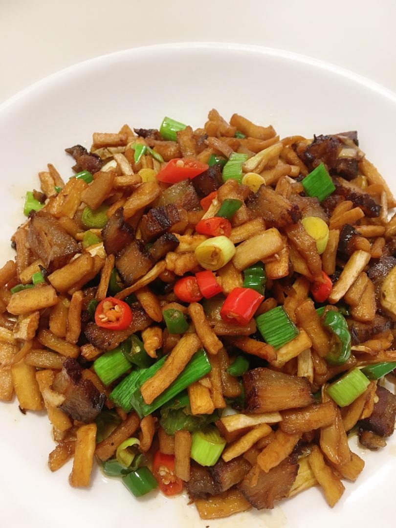 萝卜干炒腊肉（湘菜）新增腊肉快速去咸的方法