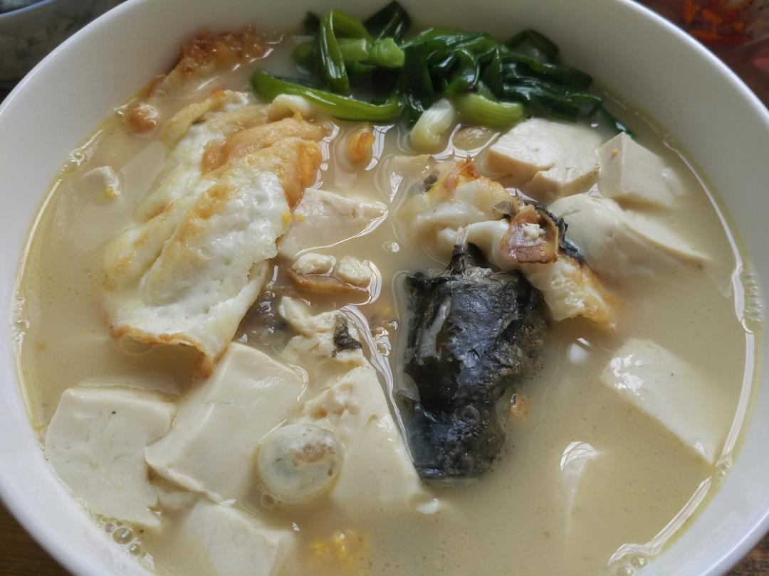 煎蛋鲫鱼汤的做法