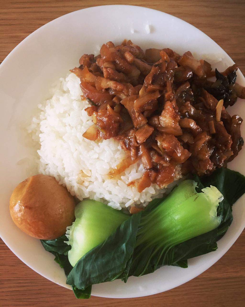 洋葱酥卤肉饭