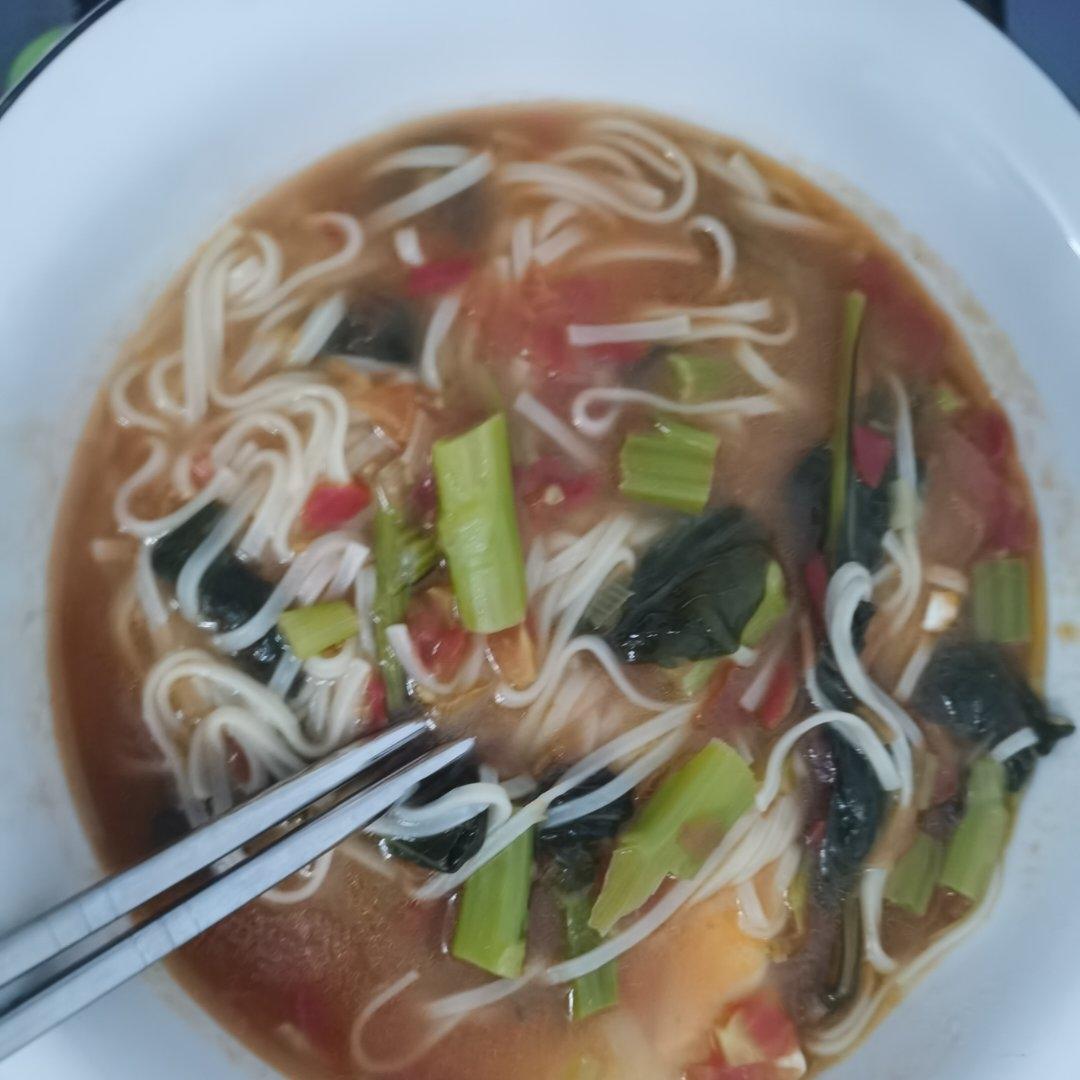 好吃到汤汁不剩～浓郁的番茄荷包蛋焖面