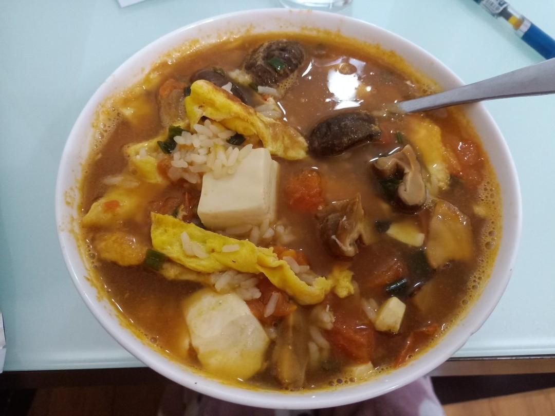 西红柿菌菇豆腐汤