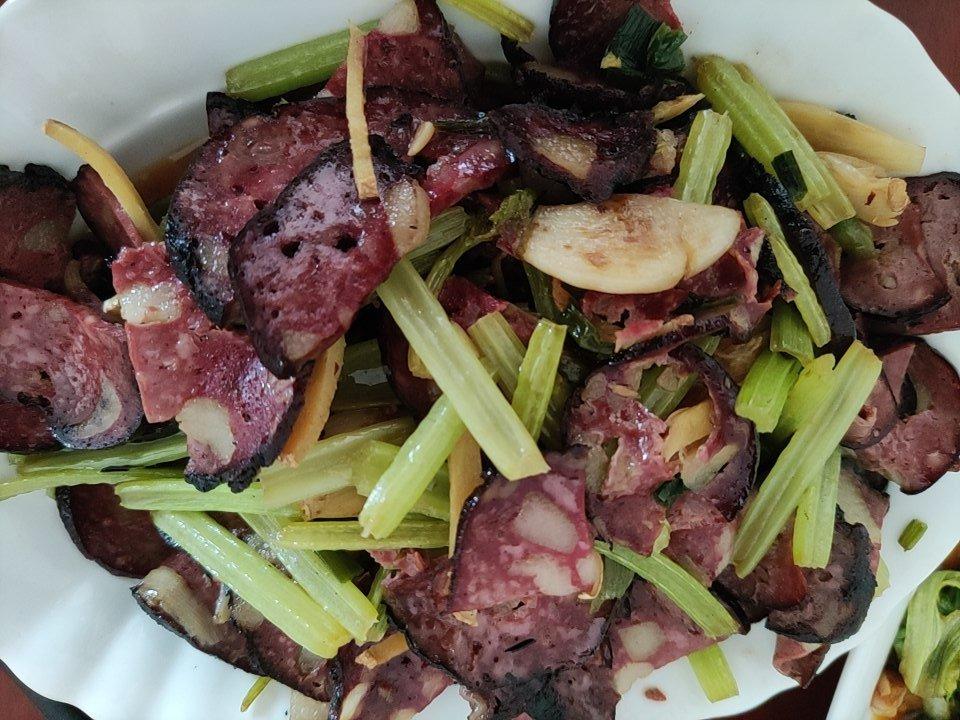 青红椒猪血丸子