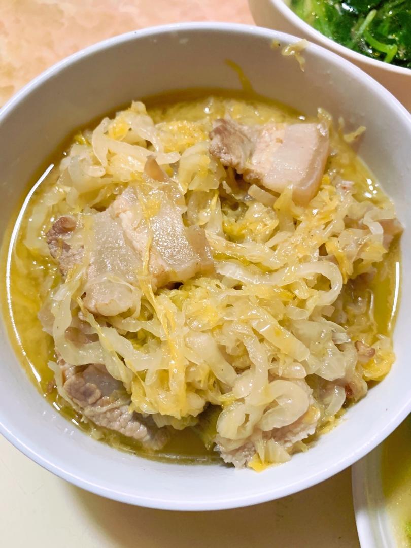 东北酸菜炖白肉