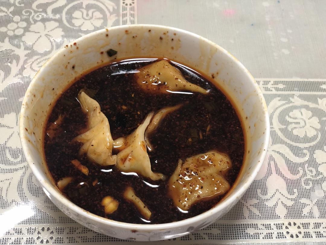 省时又便捷，没人能抗拒这碗酸汤水饺！🥟