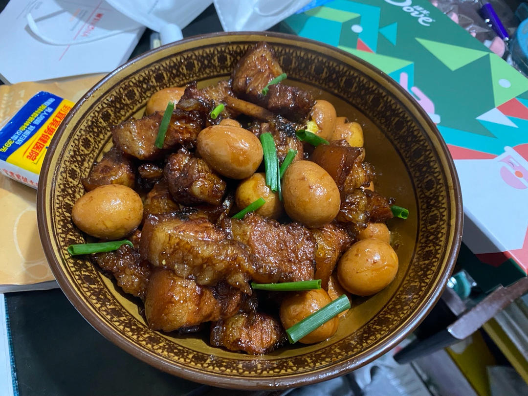 加了鹌鹑蛋后，这盘红烧肉，美味的逆天啦——鹌鹑蛋烧肉（孔瑶食谱）