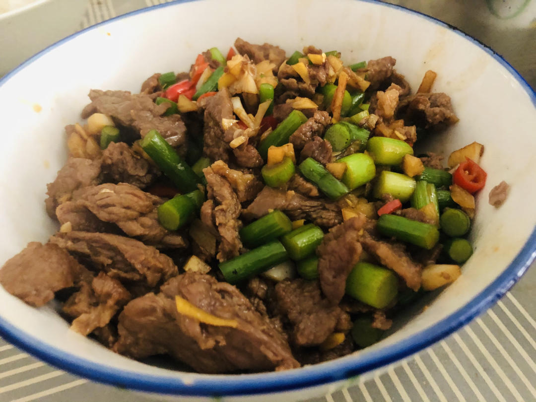 兔兔yuka做的蒜苗孜然牛肉转存