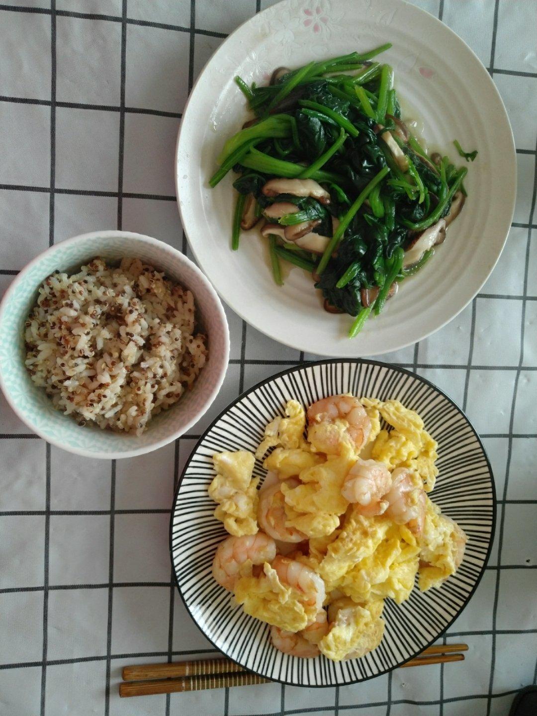 菠菜炒香菇