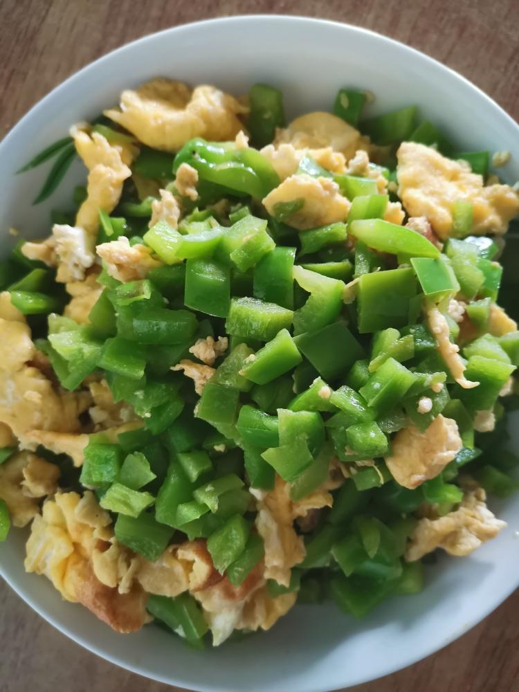青椒炒鸡蛋的做法