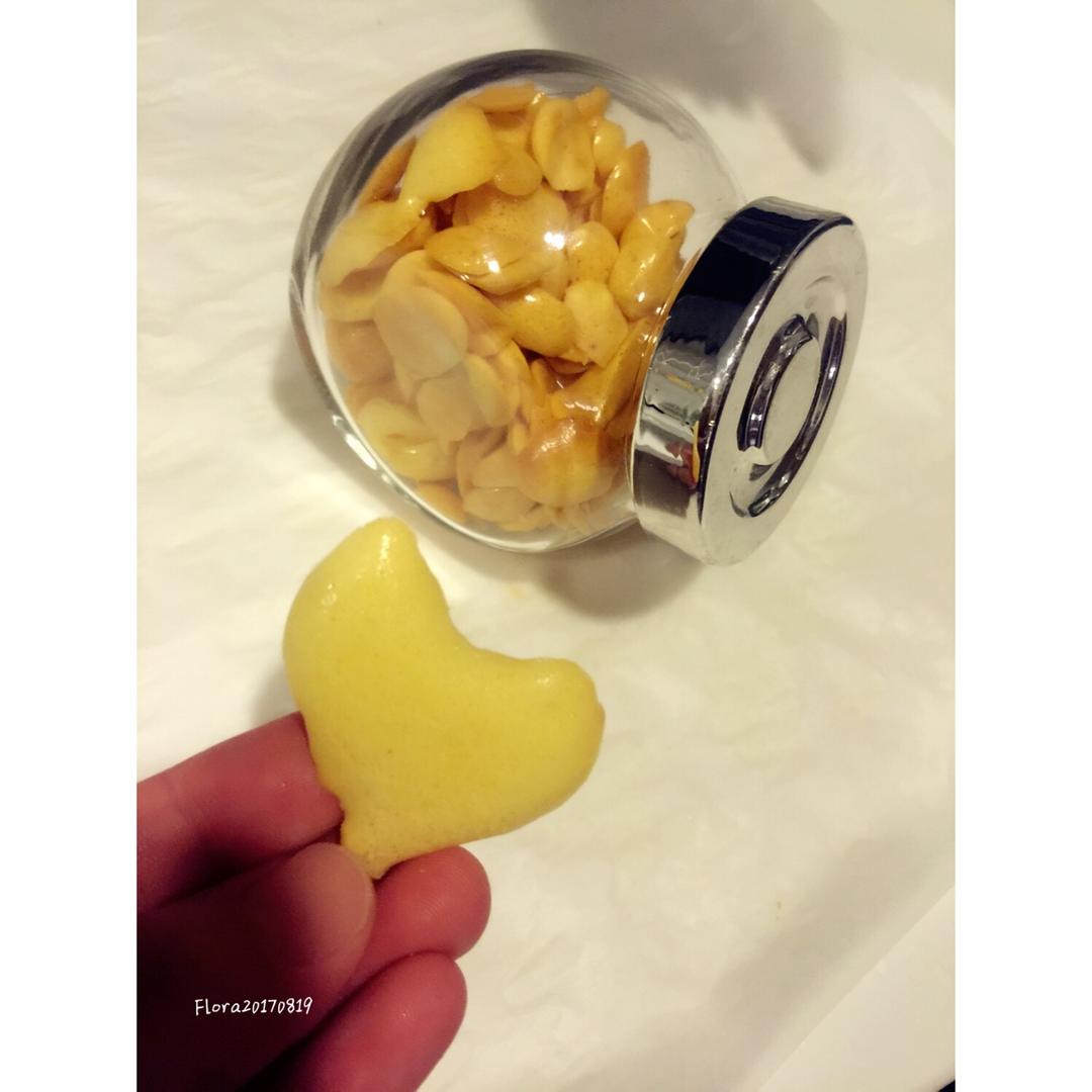 入口即化的无添加蛋黄溶豆