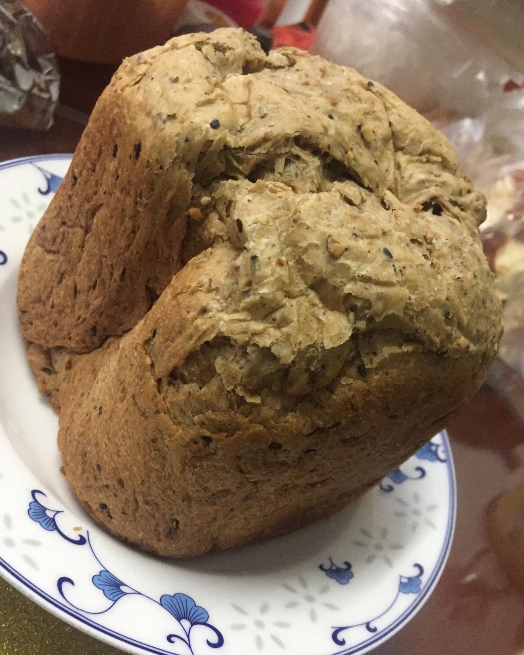 全麦黑芝麻核桃吐司