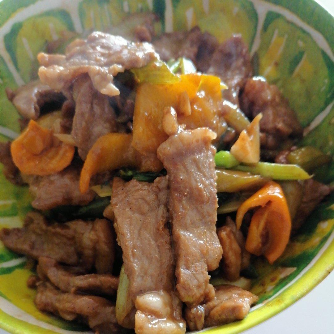 小炒牛肉（肉嫩味香）