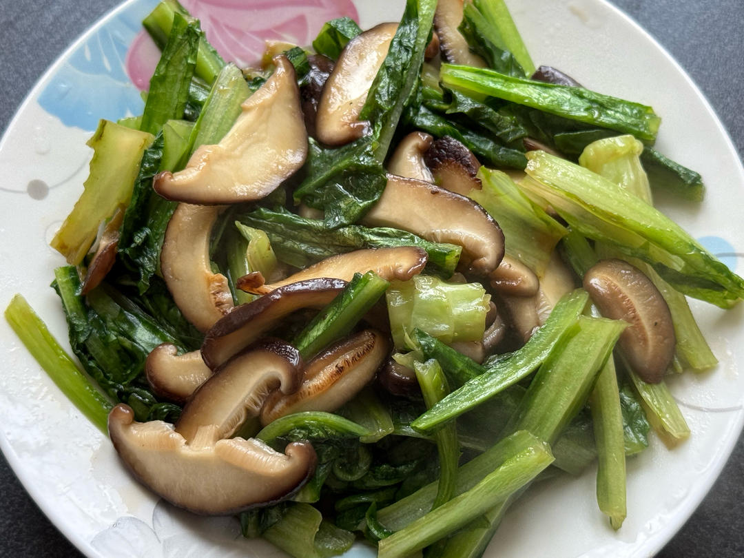 油麦菜炒香菇