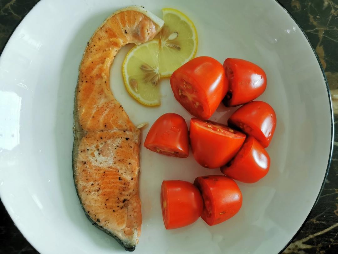 柠檬香煎三文鱼