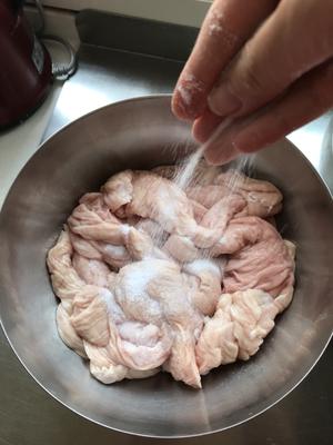 堂妈小厨——卤大肠的做法 步骤3