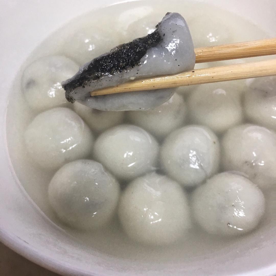花生黑芝麻汤圆