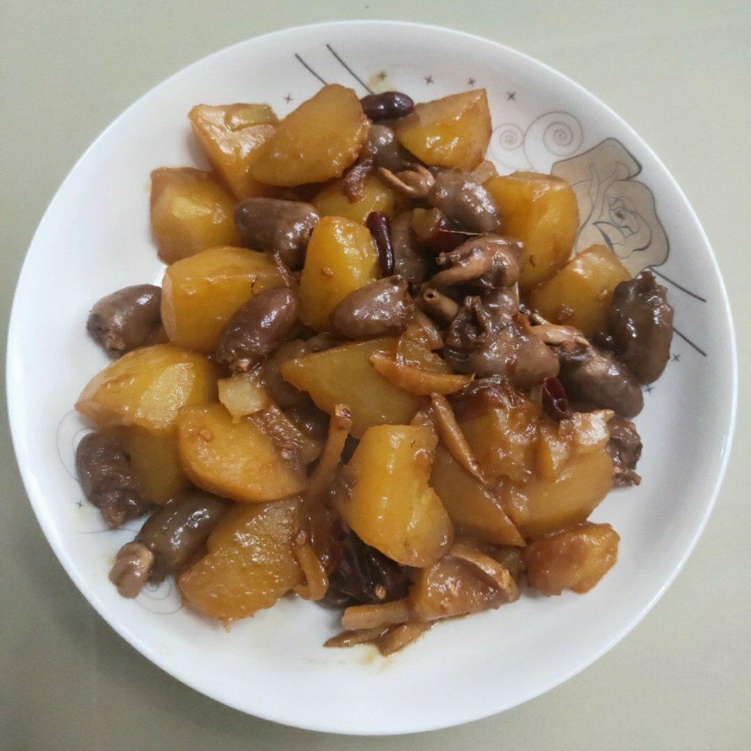梓桐妈咪做的鸡心炖土豆