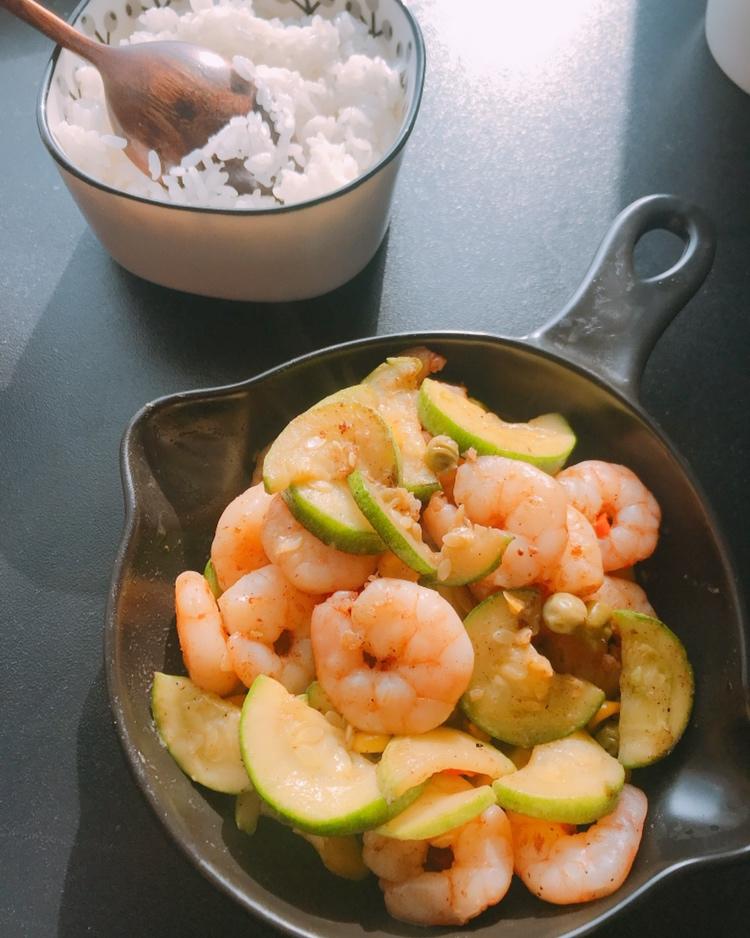 【健康三餐】虾仁西葫芦炒豌豆