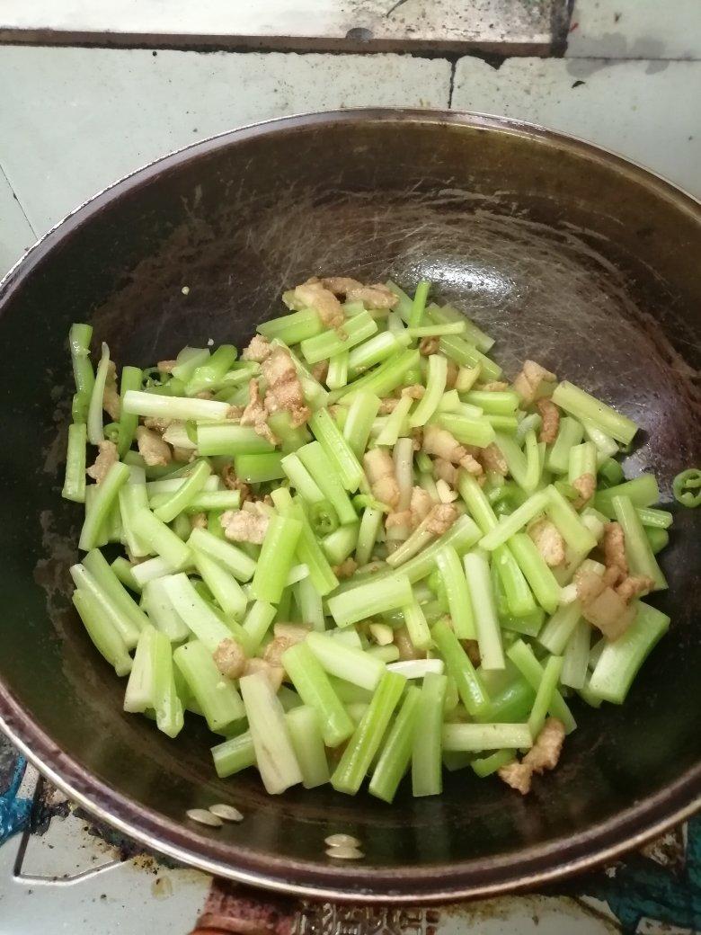 西芹炒肉