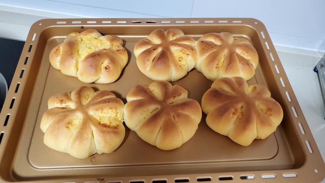 幸运四叶草椰蓉面包|每一瓣都是爱你的形状|香甜小面包