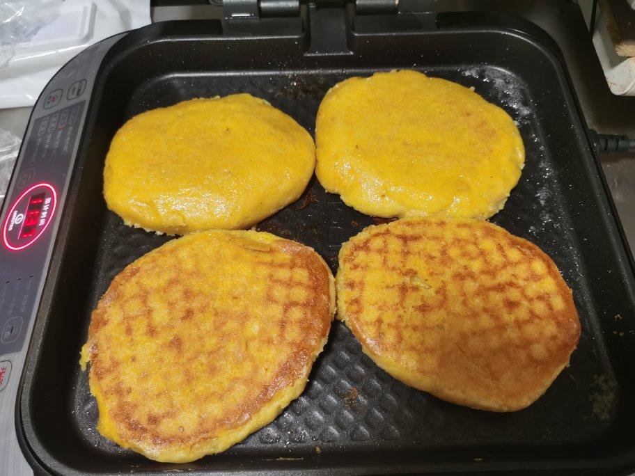 贴玉米面饼子