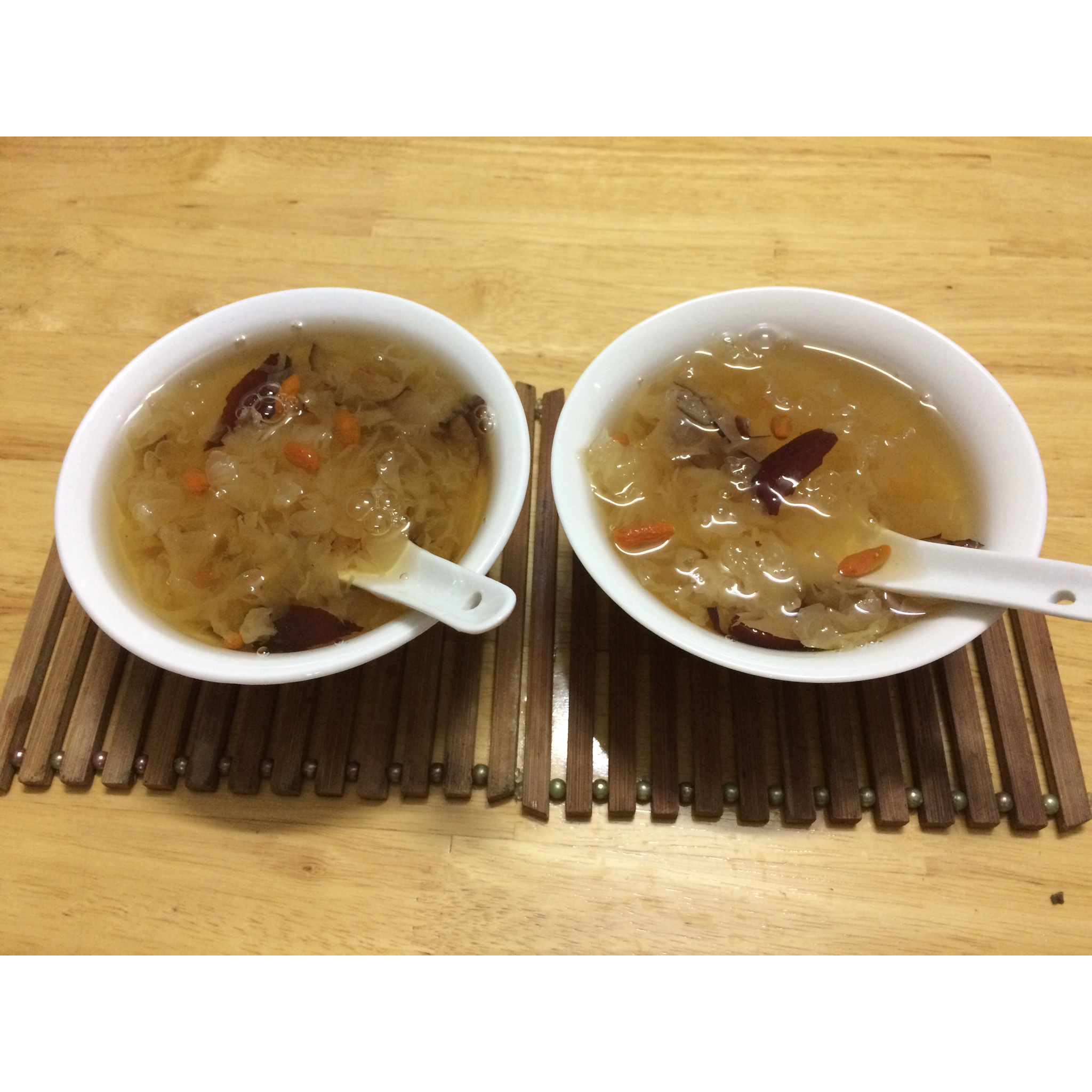 冰糖银耳红枣汤