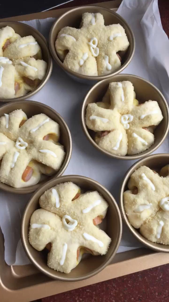 花型芝士肠仔包