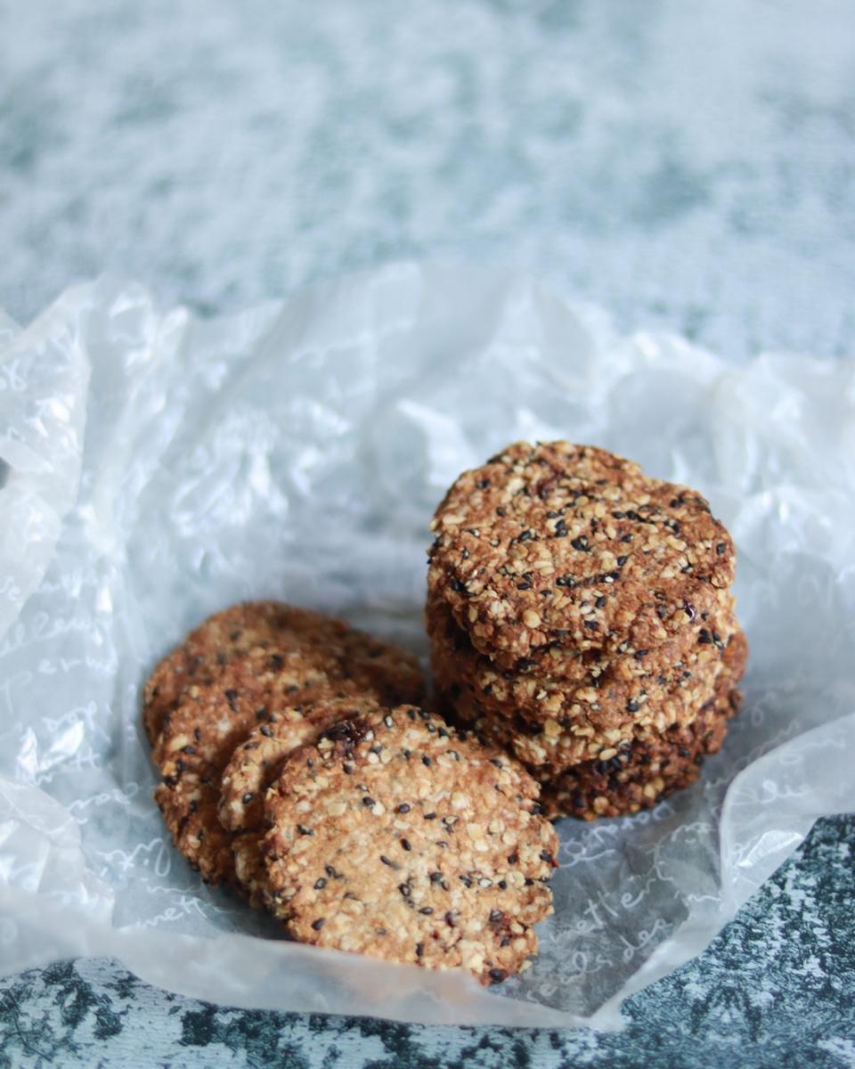 素食:有机燕麦芝麻大饼干