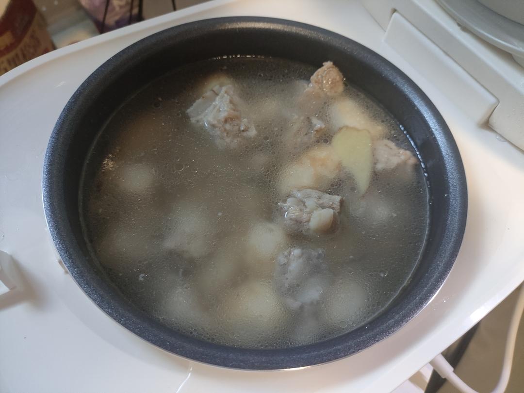 芋头排骨汤