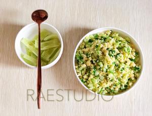 【壹人食】碧绿清甜的小米蛋炒饭（电饭煲版）的做法 步骤7