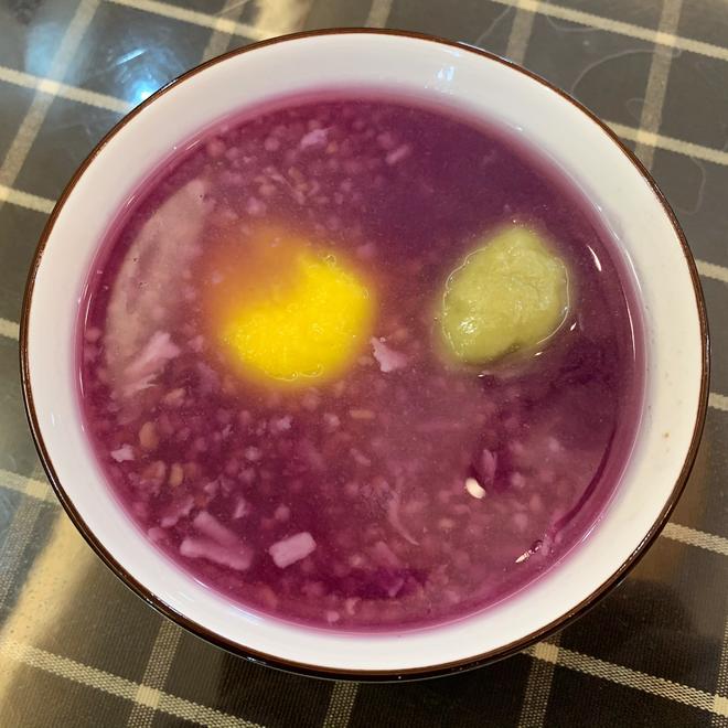 紫薯汤圆粥～早餐的做法