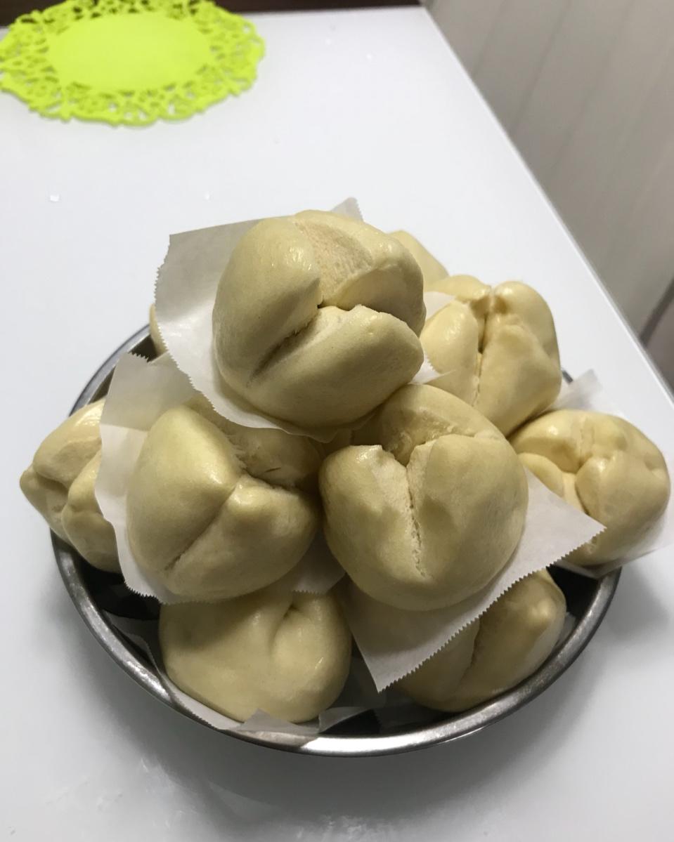 云朵般松软爆浆蜜汁叉烧包