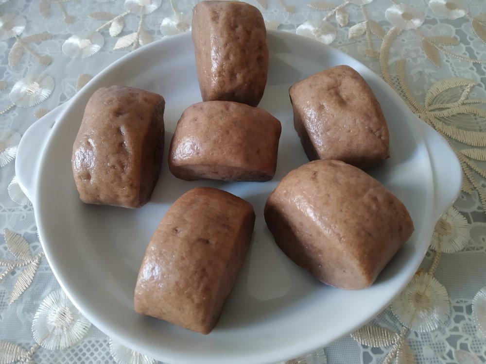 黑全麦粉馒头