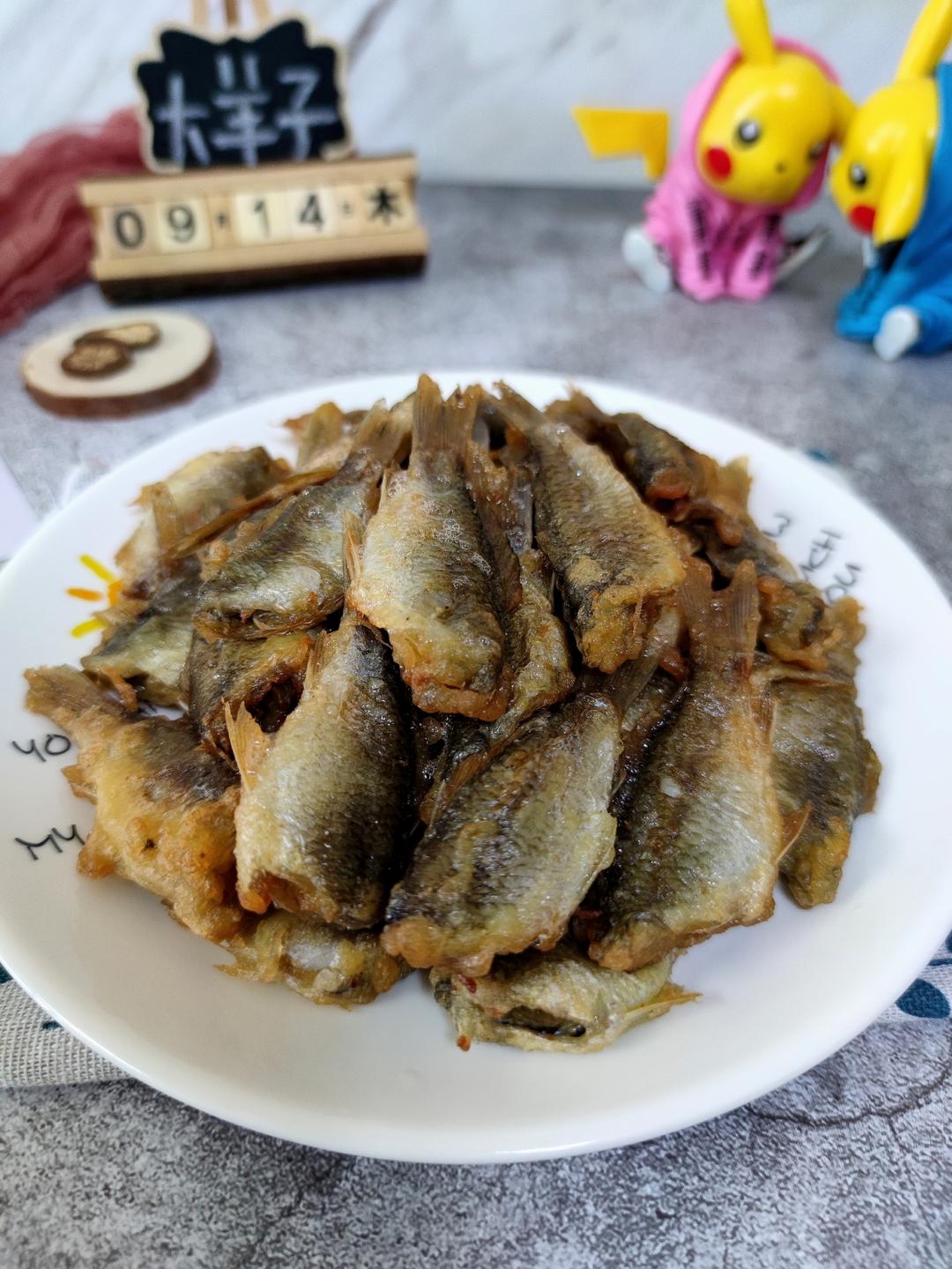 酥炸小鲤鱼的做法