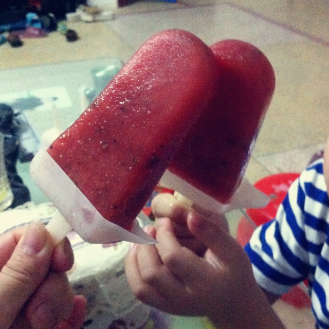 蔓越莓酸奶棒冰