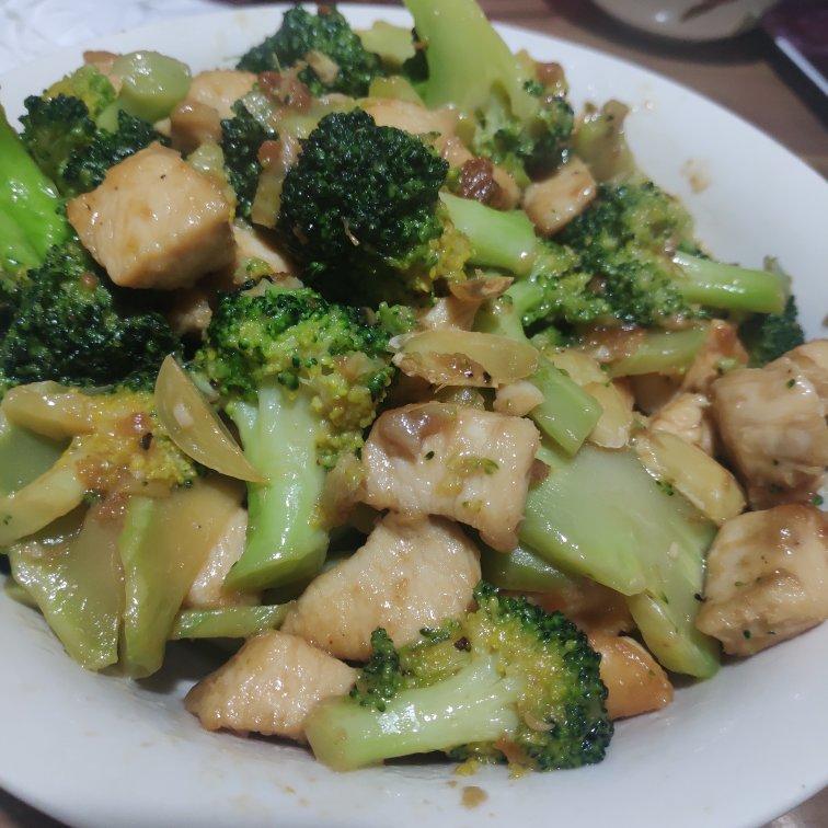 鸡胸肉炒西兰花