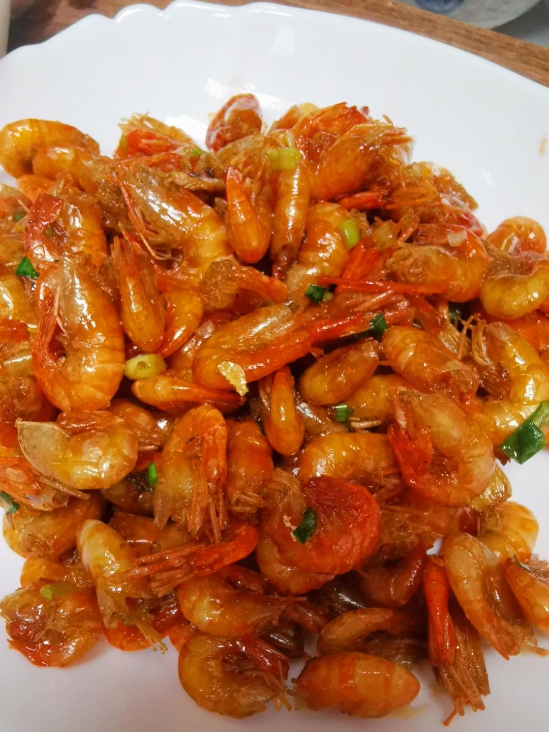 厨师长教你：“油爆小河虾”的家常做法，壳脆肉嫩，汤汁饱满