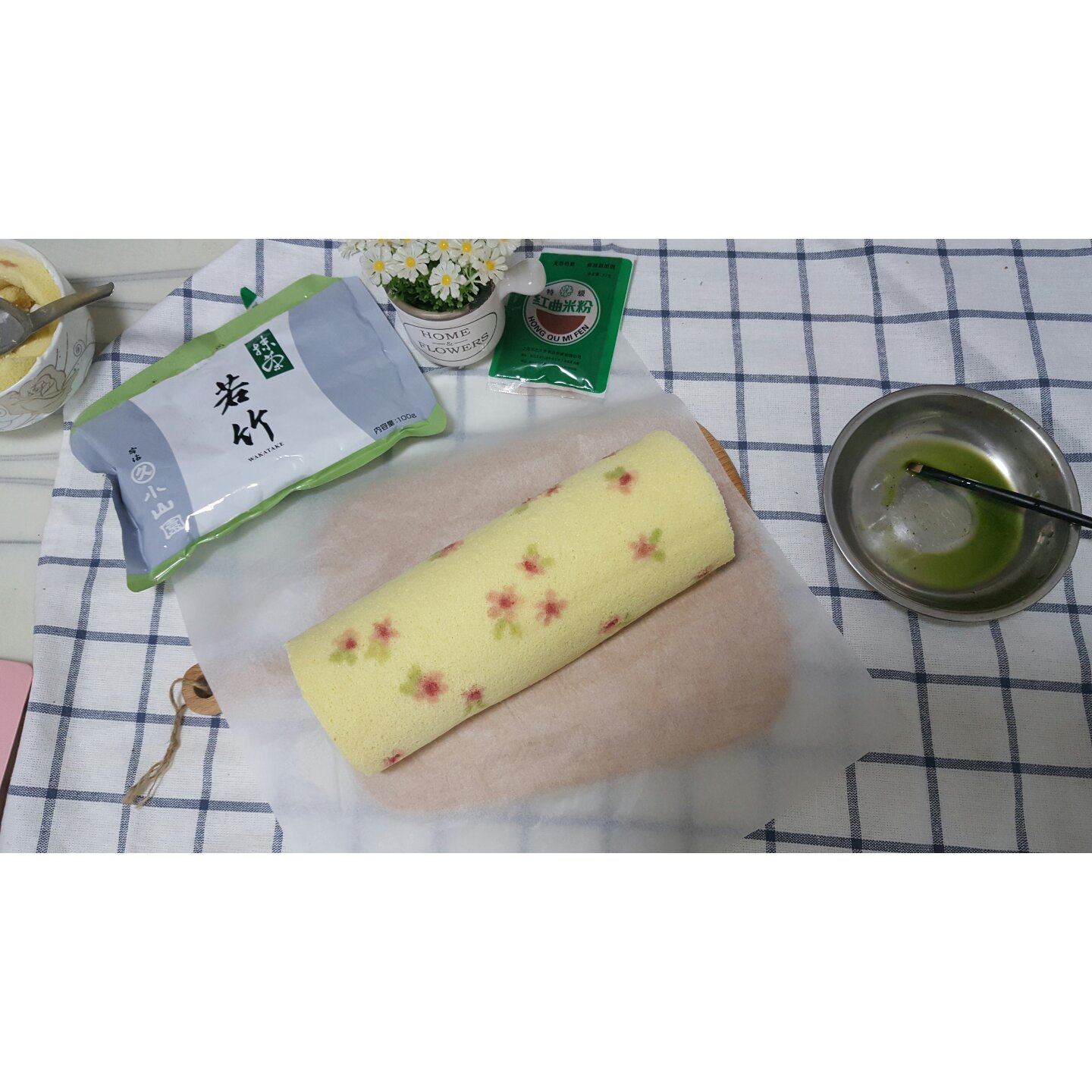 清新碎花手绘蛋糕卷